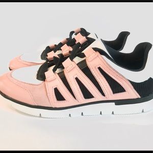•NWOT• Women’s Blush Lace Up Sneakers! Size 10.